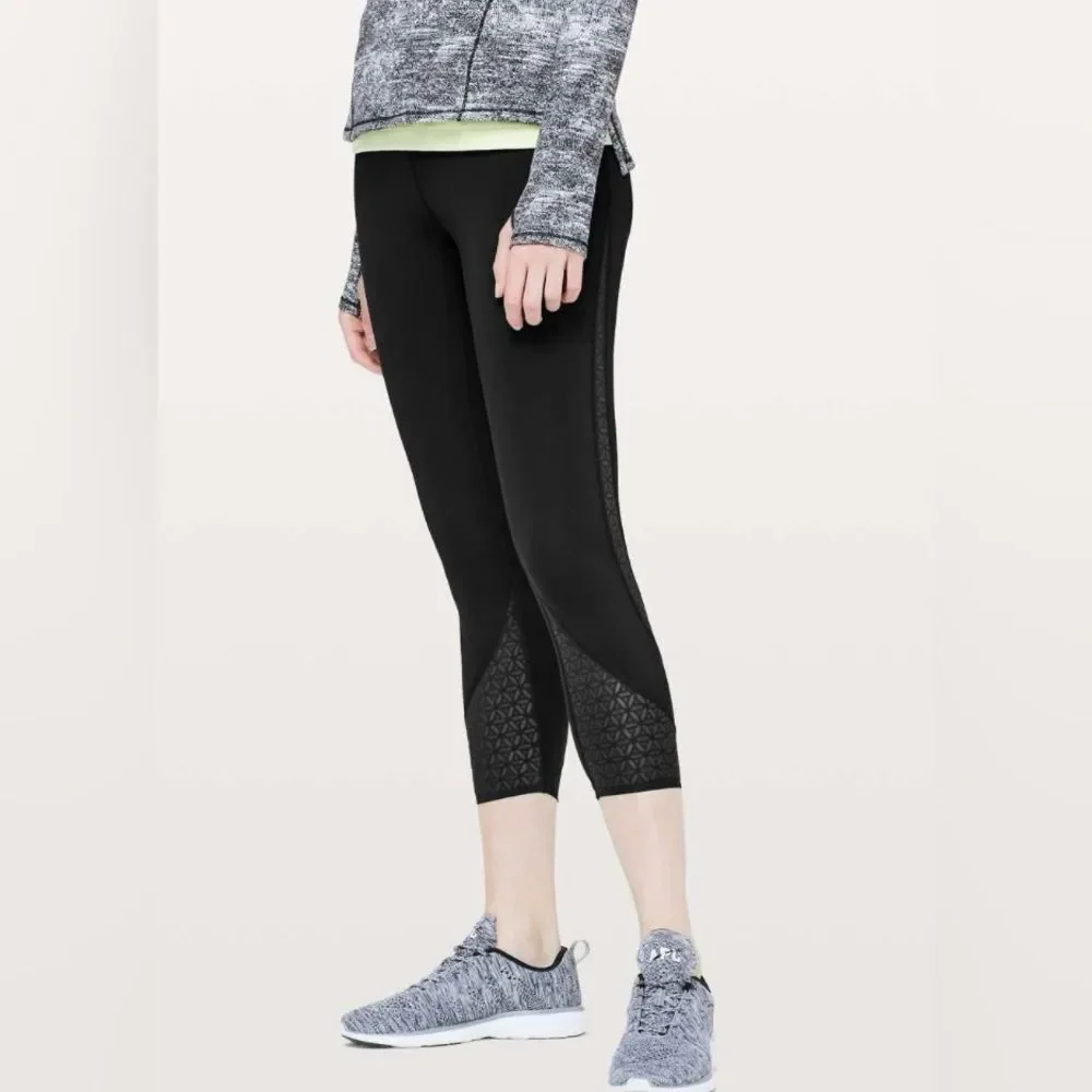 LULULEMON Strength & Sweat Crop *23